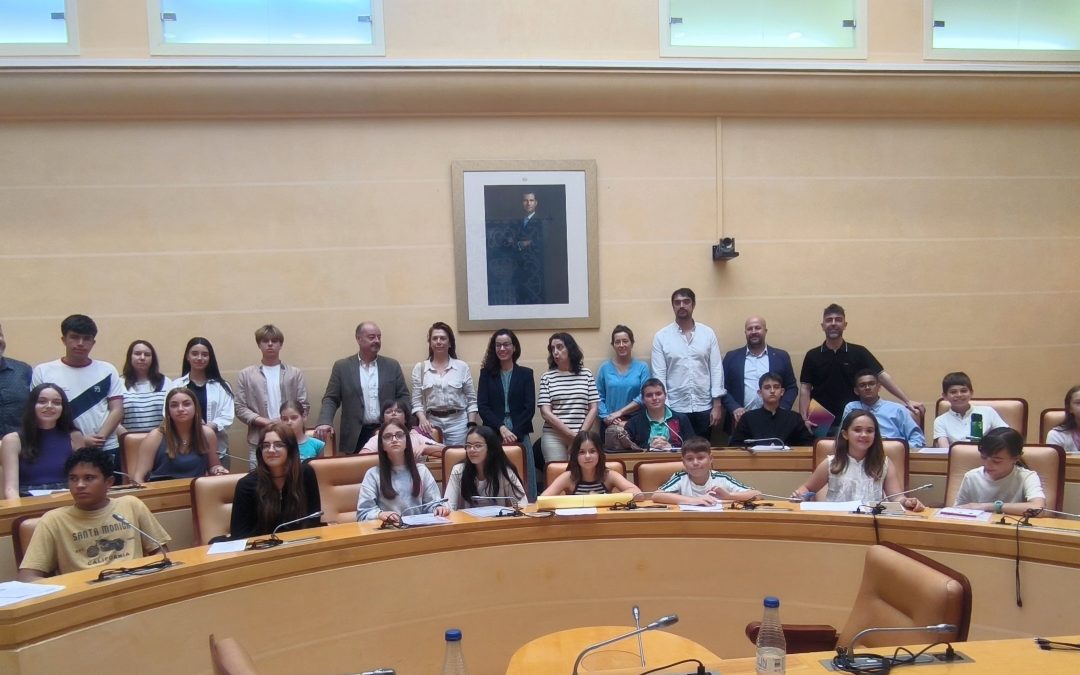 El salón de plenos del Ayuntamiento acoge el Pleno del Consejo de Infancia y Adolescencia